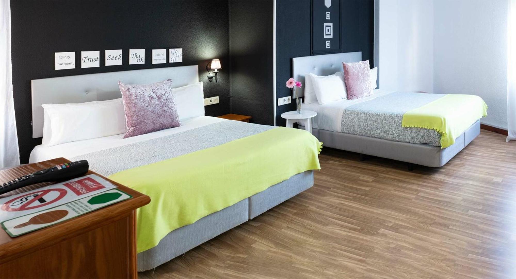 Hostal Victoria Альтура Экстерьер фото