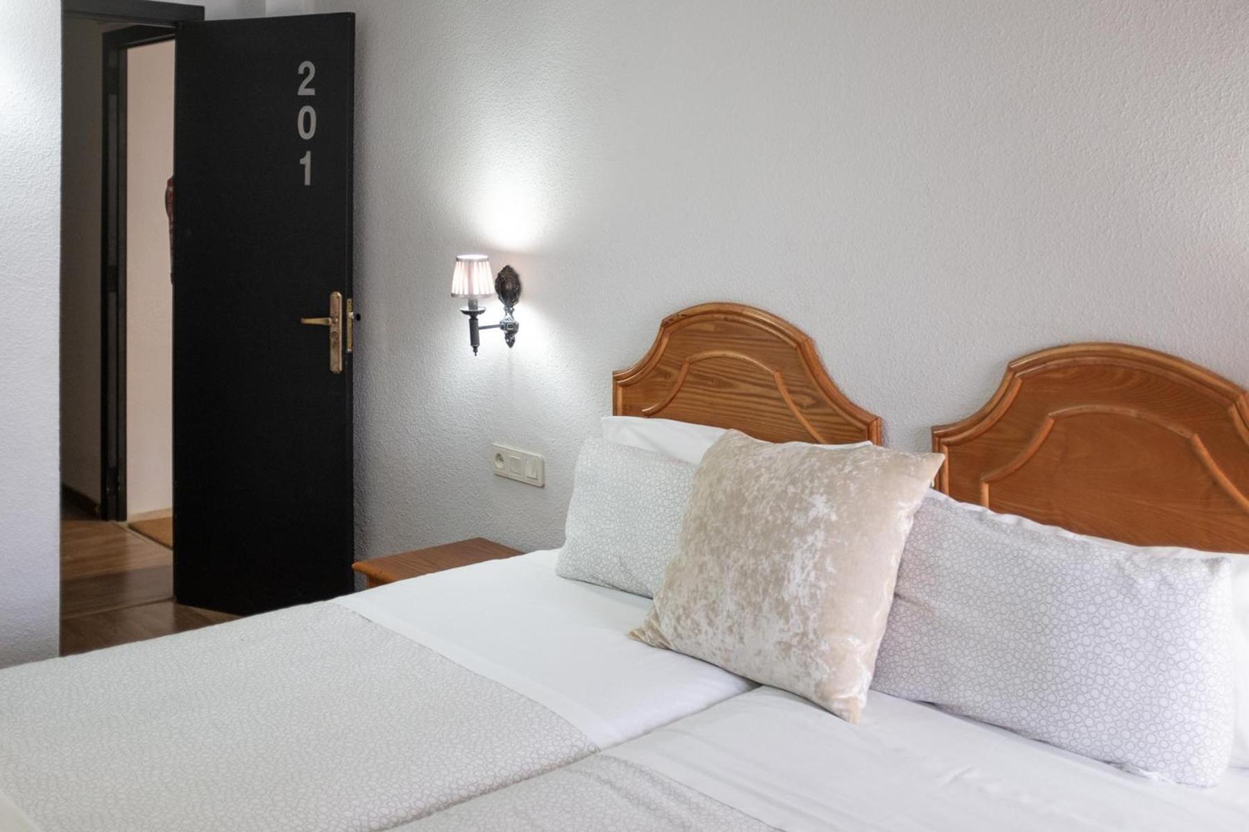 Hostal Victoria Альтура Экстерьер фото
